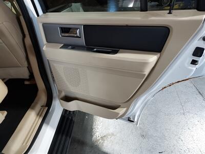 2017 Ford Expedition XLT   - Photo 34 - Rochelle, IL 61068