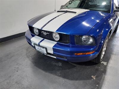 2005 Ford Mustang V6 COUPE  COUPE - Photo 9 - Rochelle, IL 61068