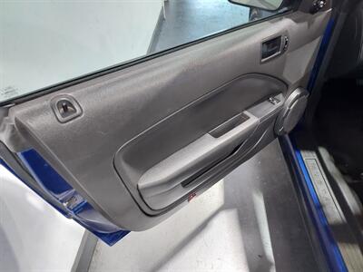2005 Ford Mustang V6 COUPE  COUPE - Photo 13 - Rochelle, IL 61068
