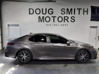 2021 Toyota Camry SE  SEDAN - Photo 1 - Rochelle, IL 61068