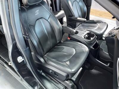 2020 Chrysler Pacifica Touring L Plus  SPORT TRIM - Photo 17 - Rochelle, IL 61068