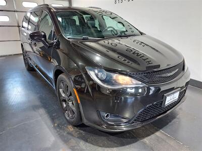 2020 Chrysler Pacifica Touring L Plus  SPORT TRIM - Photo 10 - Rochelle, IL 61068