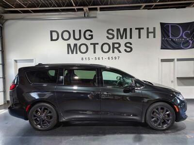 2020 Chrysler Pacifica Touring L Plus  SPORT TRIM - Photo 6 - Rochelle, IL 61068