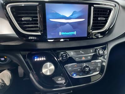 2020 Chrysler Pacifica Touring L Plus  SPORT TRIM - Photo 28 - Rochelle, IL 61068