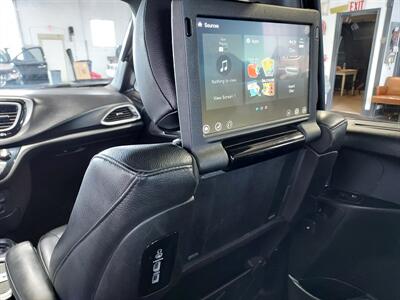 2020 Chrysler Pacifica Touring L Plus  SPORT TRIM - Photo 12 - Rochelle, IL 61068