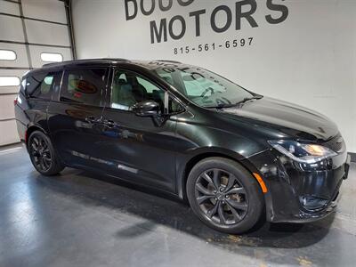 2020 Chrysler Pacifica Touring L Plus  SPORT TRIM - Photo 7 - Rochelle, IL 61068