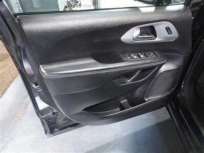 2020 Chrysler Pacifica Touring L Plus  SPORT TRIM - Photo 32 - Rochelle, IL 61068