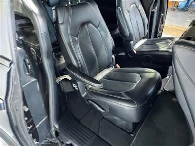 2020 Chrysler Pacifica Touring L Plus  SPORT TRIM - Photo 16 - Rochelle, IL 61068
