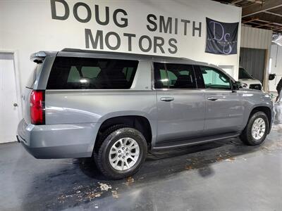 2020 Chevrolet Suburban LT  4X4 - Photo 4 - Rochelle, IL 61068