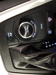 2024 Toyota RAV4 XLE HYBRID AWD   - Photo 28 - Rochelle, IL 61068