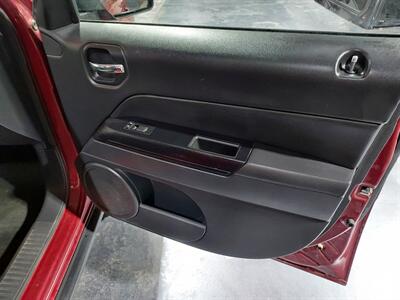 2015 Jeep Patriot Latitude  4WD - Photo 16 - Rochelle, IL 61068