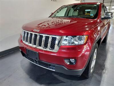2013 Jeep Grand Cherokee Overland  4x4 suv - Photo 10 - Rochelle, IL 61068