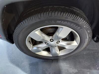 2013 Jeep Grand Cherokee Overland  4x4 suv - Photo 32 - Rochelle, IL 61068
