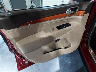2013 Jeep Grand Cherokee Overland  4x4 suv - Photo 15 - Rochelle, IL 61068