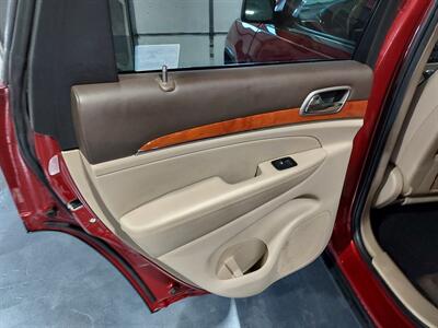 2013 Jeep Grand Cherokee Overland  4x4 suv - Photo 18 - Rochelle, IL 61068