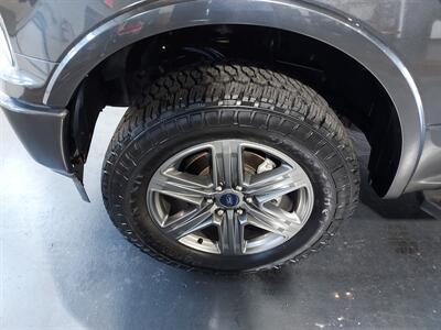 2020 Ford F-150 LARIAT  CREW CAB 4X4 FX4 - Photo 32 - Rochelle, IL 61068