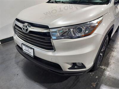 2016 Toyota Highlander XLE   - Photo 6 - Rochelle, IL 61068
