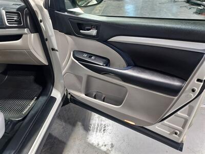 2016 Toyota Highlander XLE   - Photo 31 - Rochelle, IL 61068