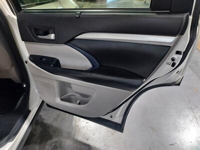 2016 Toyota Highlander XLE   - Photo 32 - Rochelle, IL 61068