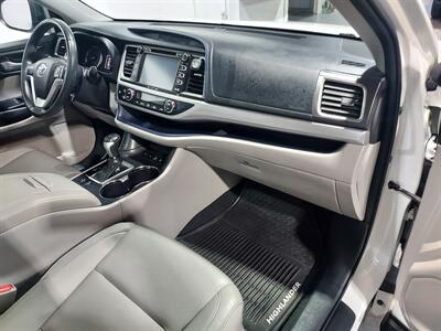 2016 Toyota Highlander XLE   - Photo 14 - Rochelle, IL 61068