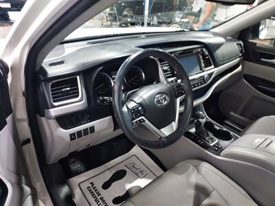 2016 Toyota Highlander XLE   - Photo 29 - Rochelle, IL 61068