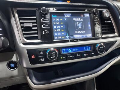 2016 Toyota Highlander XLE   - Photo 39 - Rochelle, IL 61068