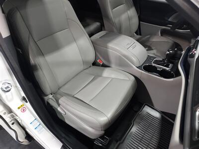 2016 Toyota Highlander XLE   - Photo 15 - Rochelle, IL 61068