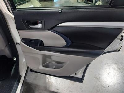 2016 Toyota Highlander XLE   - Photo 33 - Rochelle, IL 61068