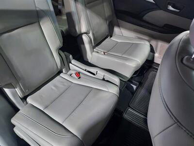 2016 Toyota Highlander XLE   - Photo 17 - Rochelle, IL 61068