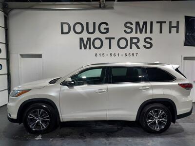 2016 Toyota Highlander XLE   - Photo 1 - Rochelle, IL 61068