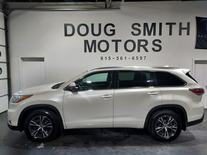 2016 Toyota Highlander XLE - Photo 1 - Rochelle, IL 61068