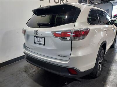 2016 Toyota Highlander XLE   - Photo 9 - Rochelle, IL 61068