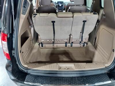2016 Chrysler Town & Country Touring   - Photo 14 - Rochelle, IL 61068