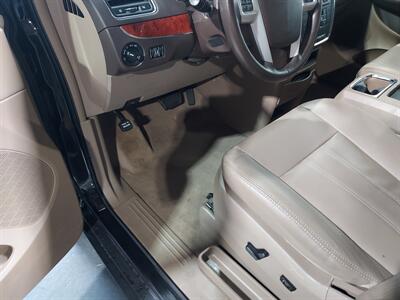 2016 Chrysler Town & Country Touring   - Photo 12 - Rochelle, IL 61068