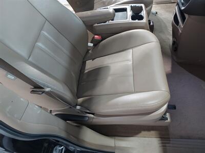2016 Chrysler Town & Country Touring   - Photo 13 - Rochelle, IL 61068