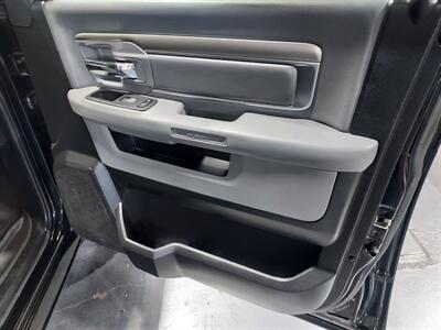 2019 RAM 1500 SLT  WARLOCK - Photo 19 - Rochelle, IL 61068