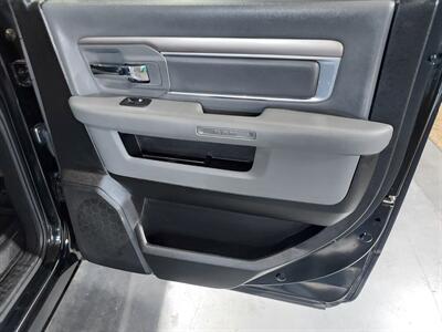 2019 RAM 1500 SLT  WARLOCK - Photo 18 - Rochelle, IL 61068