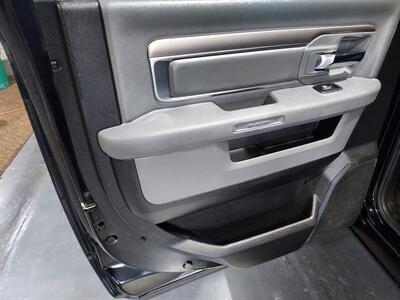 2019 RAM 1500 SLT  WARLOCK - Photo 17 - Rochelle, IL 61068
