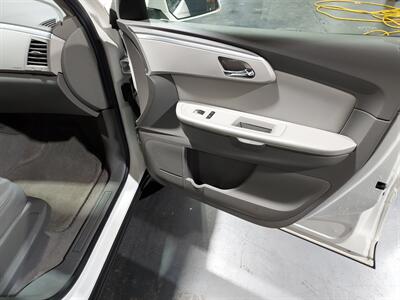 2011 Chevrolet Traverse LT   - Photo 19 - Rochelle, IL 61068