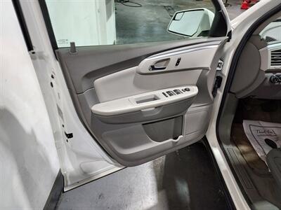 2011 Chevrolet Traverse LT   - Photo 17 - Rochelle, IL 61068