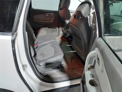2011 Chevrolet Traverse LT   - Photo 13 - Rochelle, IL 61068