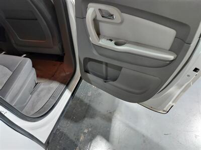2011 Chevrolet Traverse LT   - Photo 20 - Rochelle, IL 61068
