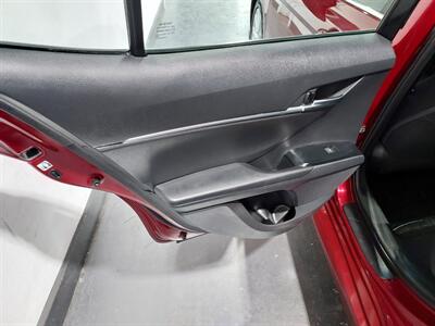 2018 Toyota Camry LE  SEDAN - Photo 17 - Rochelle, IL 61068