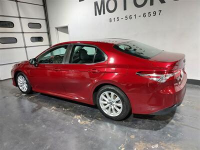 2018 Toyota Camry LE  SEDAN - Photo 4 - Rochelle, IL 61068