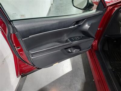 2018 Toyota Camry LE  SEDAN - Photo 16 - Rochelle, IL 61068