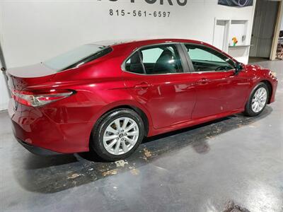 2018 Toyota Camry LE  SEDAN - Photo 6 - Rochelle, IL 61068