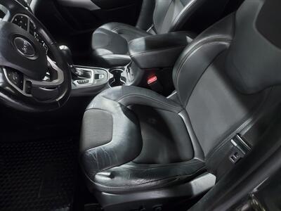 2018 Jeep Cherokee Latitude Plus  AWD - Photo 11 - Rochelle, IL 61068