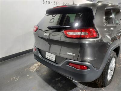 2018 Jeep Cherokee Latitude Plus  AWD - Photo 9 - Rochelle, IL 61068