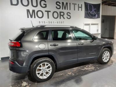 2018 Jeep Cherokee Latitude Plus  AWD - Photo 8 - Rochelle, IL 61068