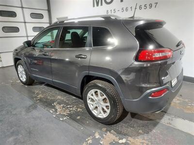 2018 Jeep Cherokee Latitude Plus  AWD - Photo 4 - Rochelle, IL 61068